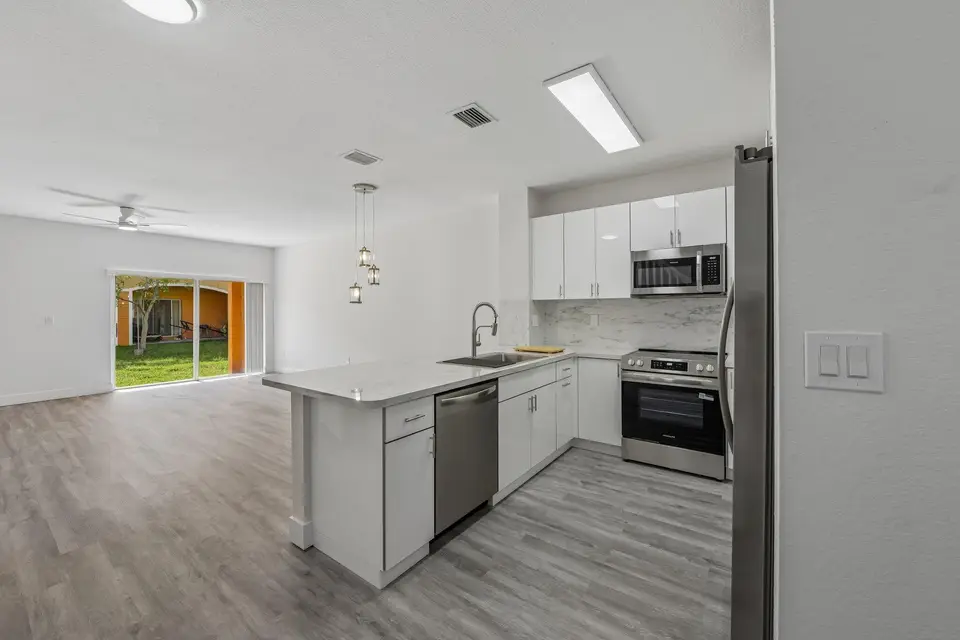 560 St Tropez Lane, Margate, FL 33068 Margate