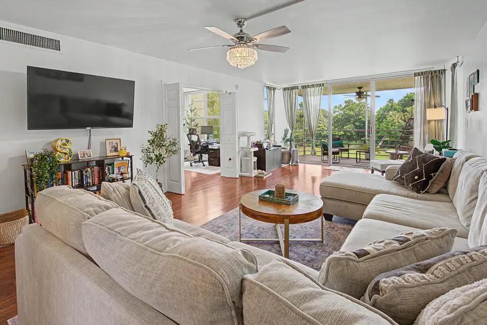 3930 Oaks Clubhouse Drive 304, Pompano Beach, FL 33069 Pompano Beach