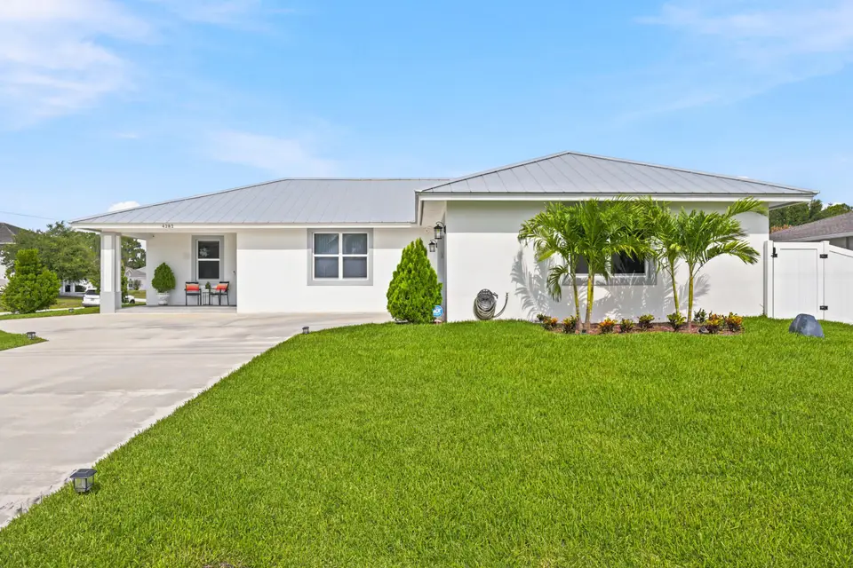 4282 SW Earnest Street, Port St. Lucie, FL 34953 Port St. Lucie