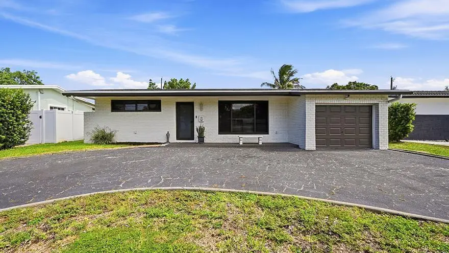 8370 NW 26th Place, Sunrise, FL 33322 Sunrise