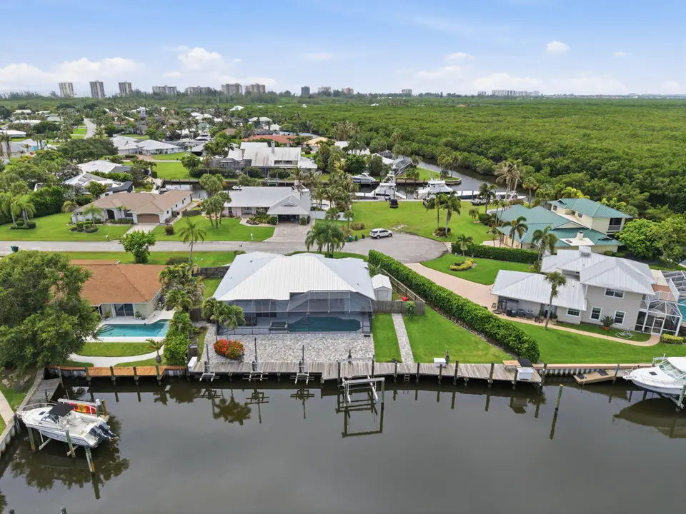 117 Queen Elizabeth Court, Hutchinson Island, FL 34949 Hutchinson Island