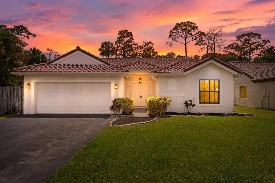 1051 New Parkview Place, Haverhill, FL 33417 Haverhill