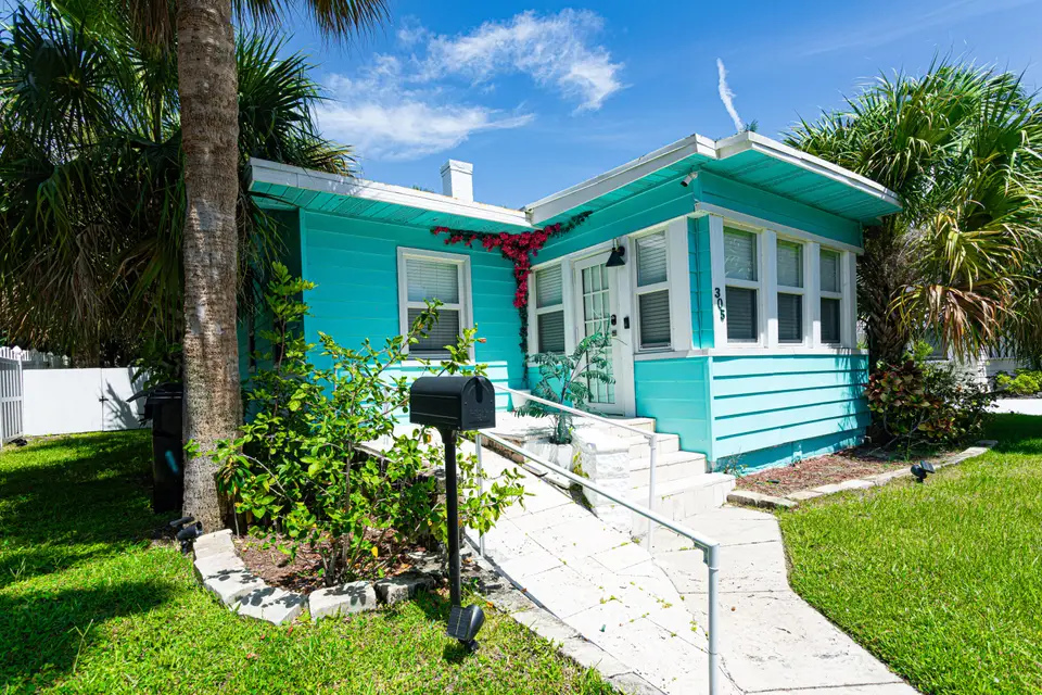305 N Lakeside Drive, Lake Worth Beach, FL 33460 Lake Worth Beach