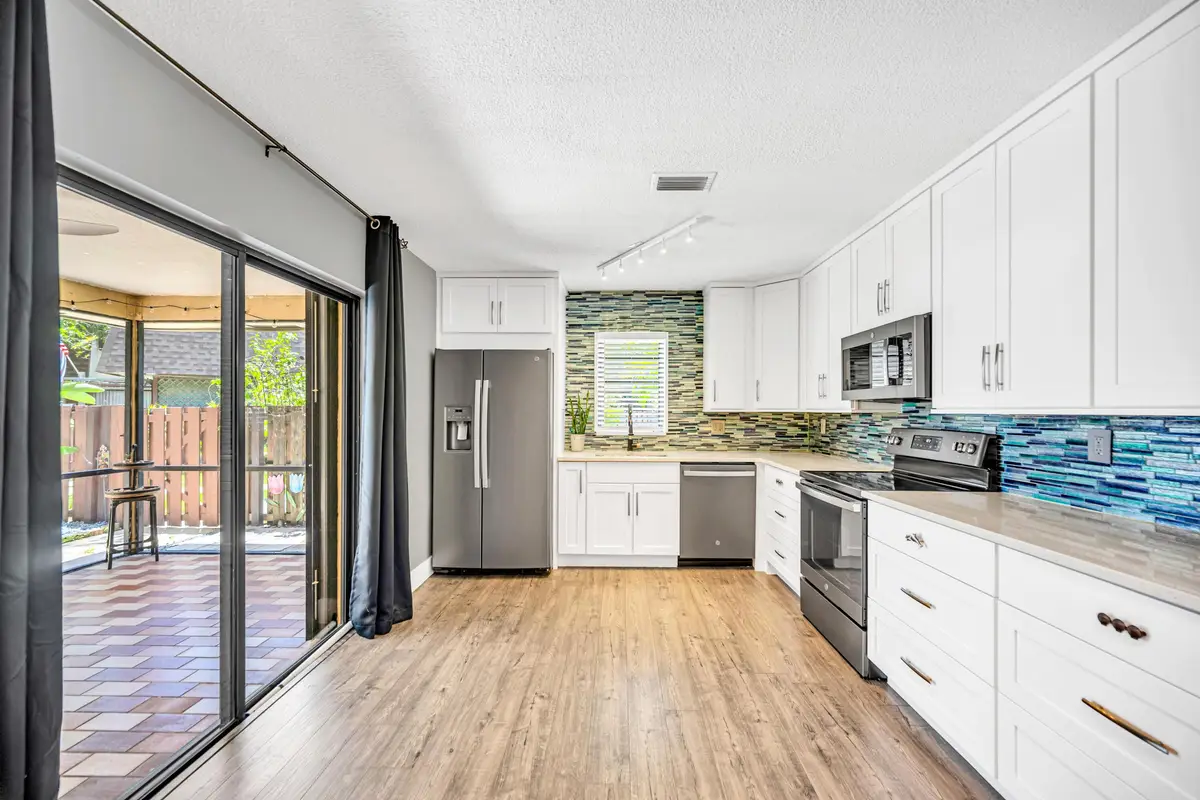 2620 NW 99TH AVE-13