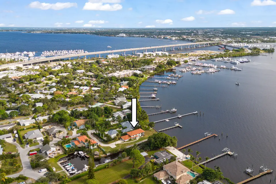 911 NW Sunset Terrace, Stuart, FL 34994 Stuart