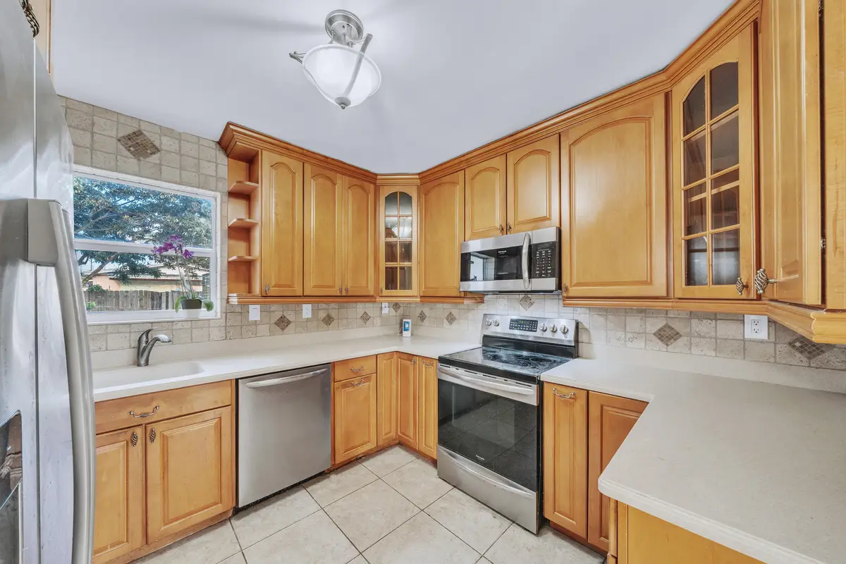 9 Kitchen (1)