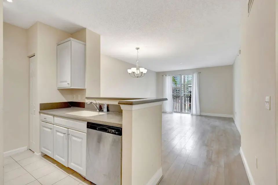 780 S Sapodilla Avenue 203, West Palm Beach, FL 33401 West Palm Beach