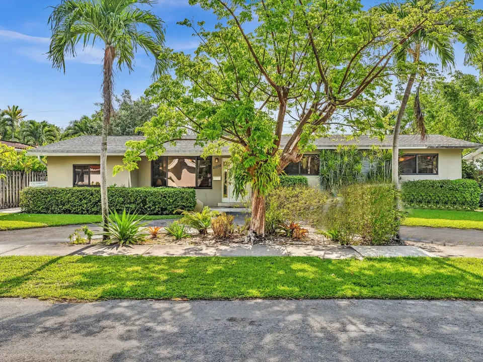 19321 NE 18th Place, Miami, FL 33179 Miami