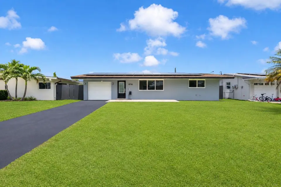 8781 NW 15th Street, Pembroke Pines, FL 33024 Pembroke Pines
