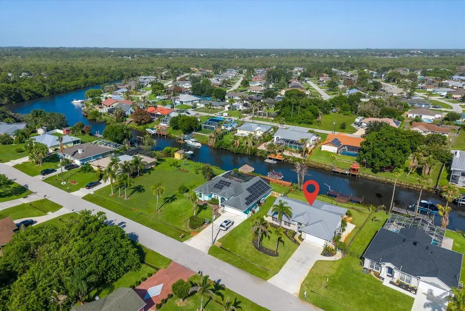 160 NE Twylite Terrace, Port St. Lucie, FL 34983 Port St. Lucie