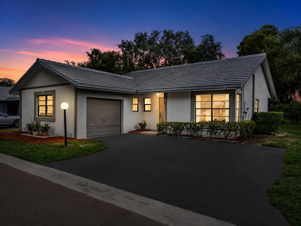 Twilight Front of House 14