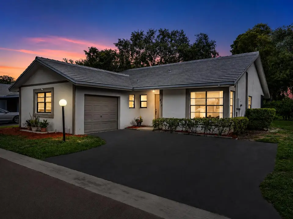 425 Shadow Wood Lane, Coral Springs, FL 33071 Coral Springs