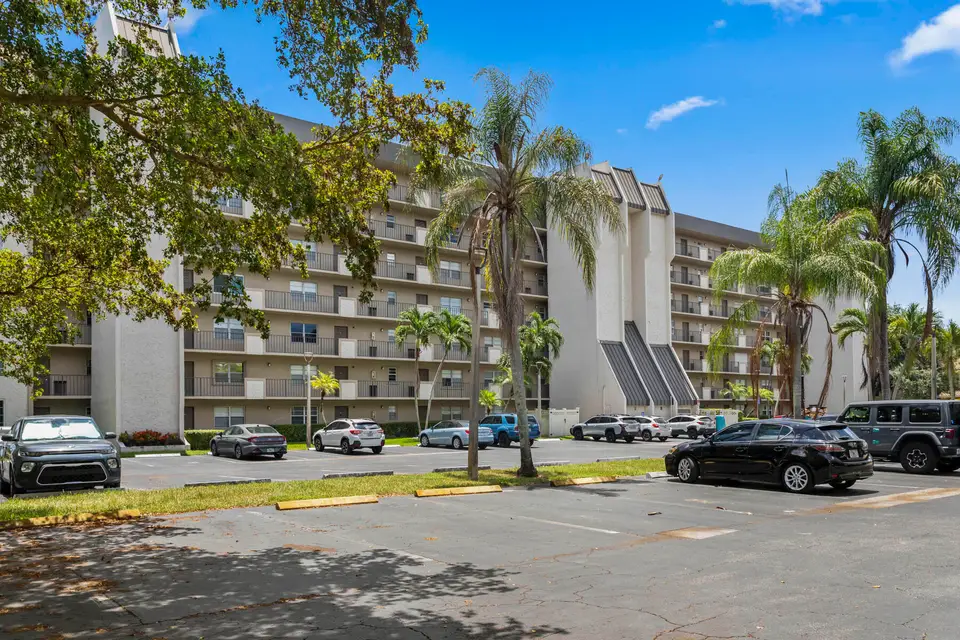 3150 W Rolling Hills Circle 704, Davie, FL 33328 Davie