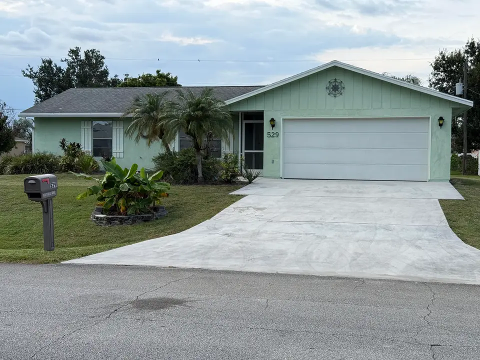 529 SW Violet Avenue, Port St. Lucie, FL 34983 Port St. Lucie