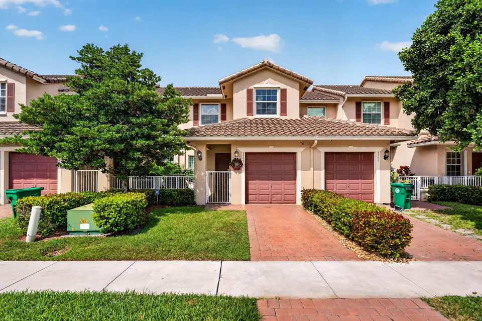 3355 Lakeside Drive, Davie, FL 33328 Davie