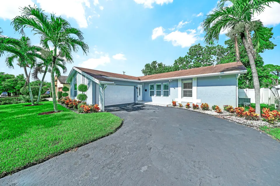 724 Avenue Chaumont, Delray Beach, FL 33445 Delray Beach