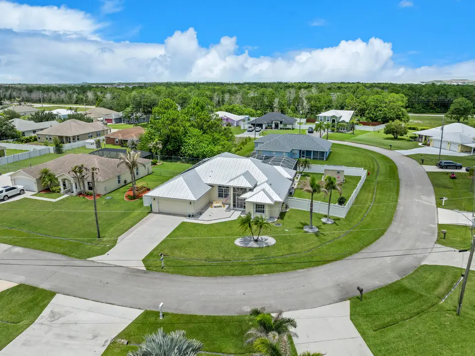 5771 NW Belwood Circle, Port St. Lucie, FL 34986 Port St. Lucie