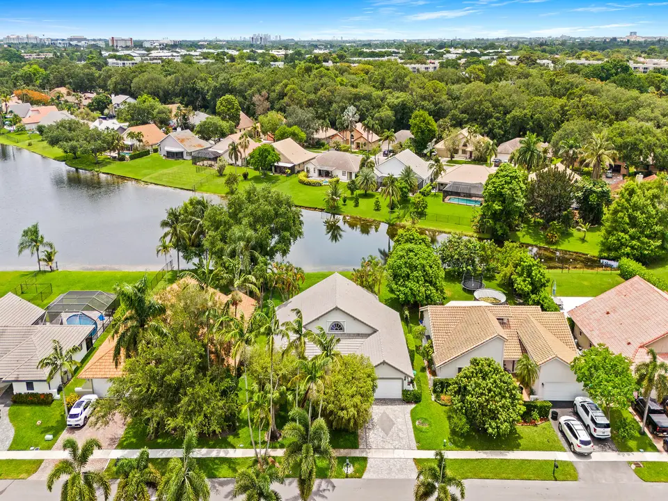 1750 W Oak Knoll Circle, Davie, FL 33324 Davie