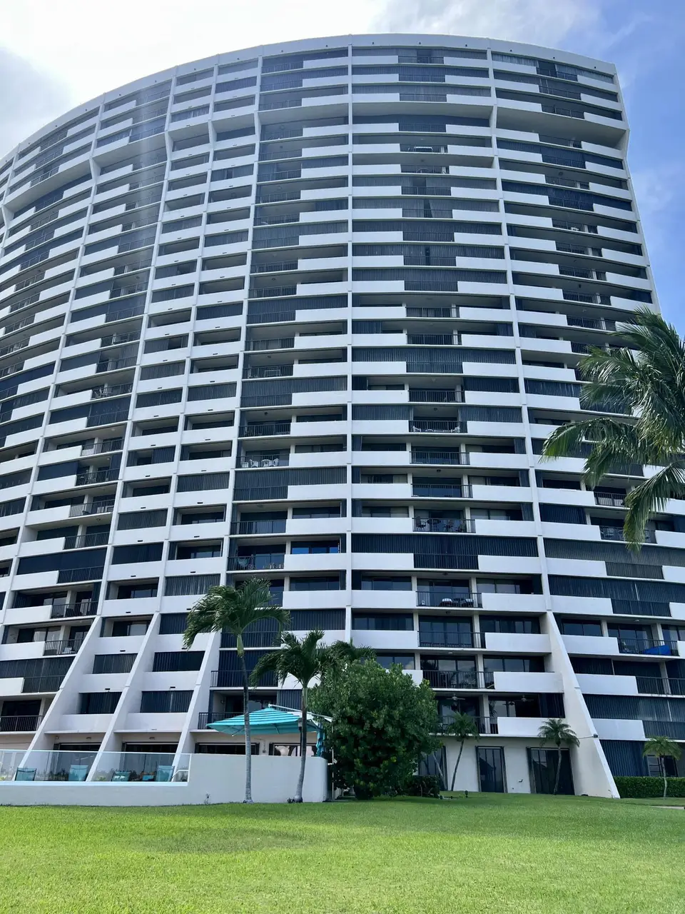 5200 N Flagler Drive 503, West Palm Beach, FL 33407 West Palm Beach