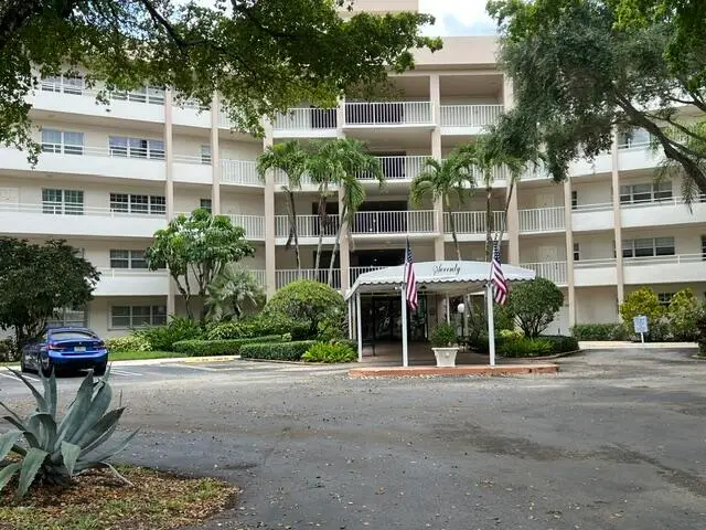 3800 Oaks Clubhouse Drive 112, Pompano Beach, FL 33069 Pompano Beach
