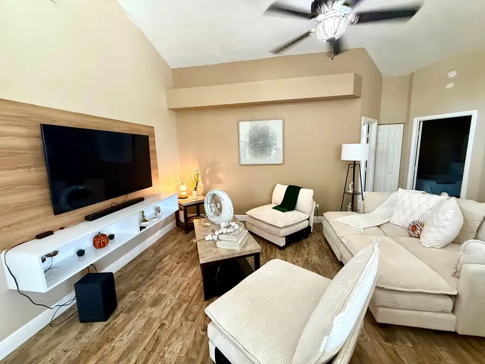 2702 SE Bishop Avenue, FL 34952