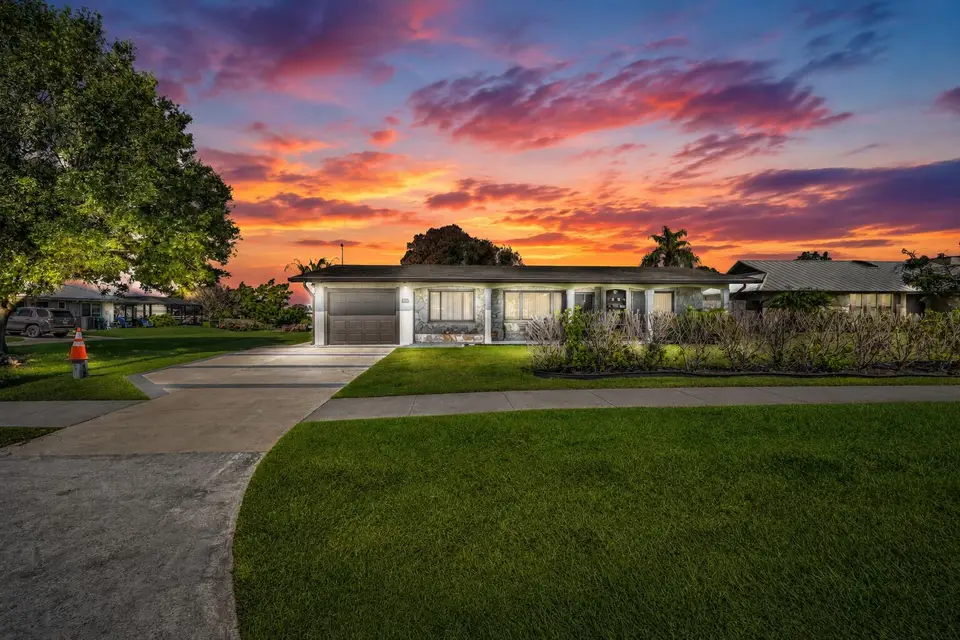 220 Riomar Drive, Port St. Lucie, FL 34952 Port St. Lucie