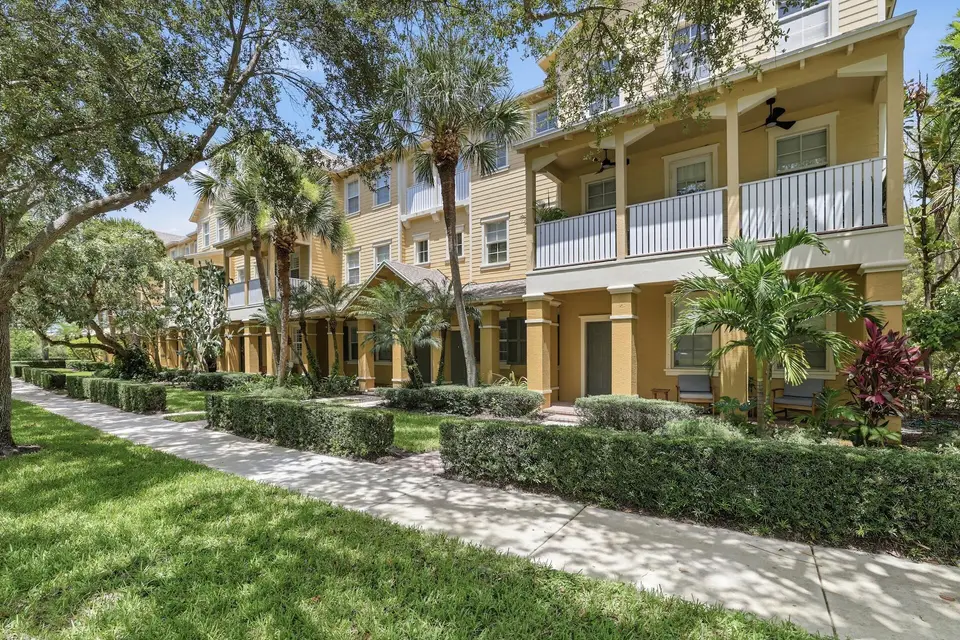 127 E Thatch Palm Circle, Jupiter, FL 33458 Jupiter