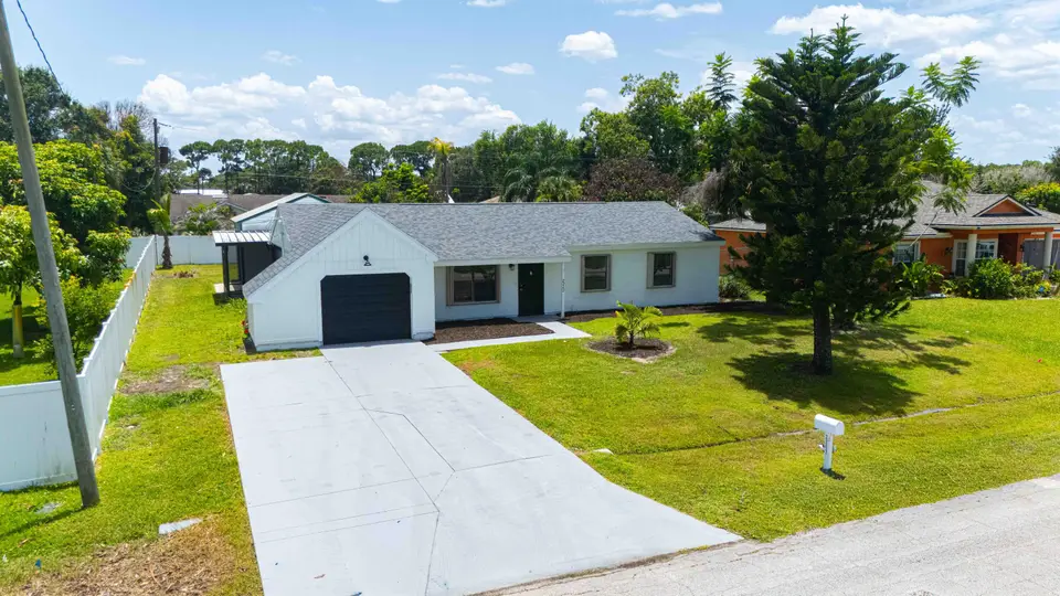 2262 SE Tile Terrace, Port St. Lucie, FL 34952 Port St. Lucie