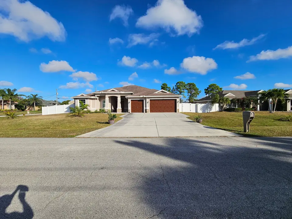 5768 NW ZENITH Drive, Port St. Lucie, FL 34986 Port St. Lucie