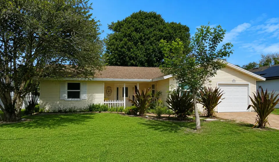 2490 SE Whitehorse Street, Port St. Lucie, FL 34984 Port St. Lucie