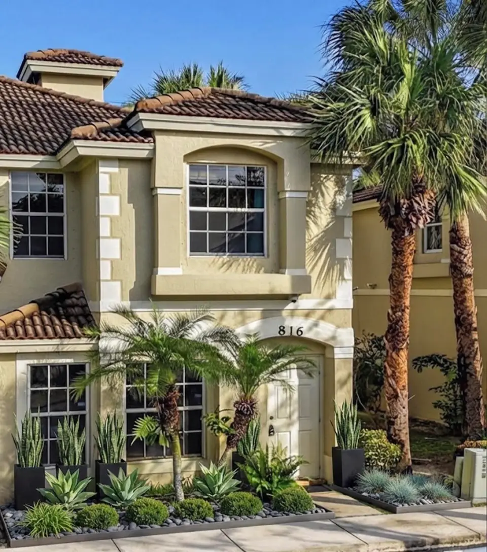 816 Summit Lake Drive, West Palm Beach, FL 33406 West Palm Beach