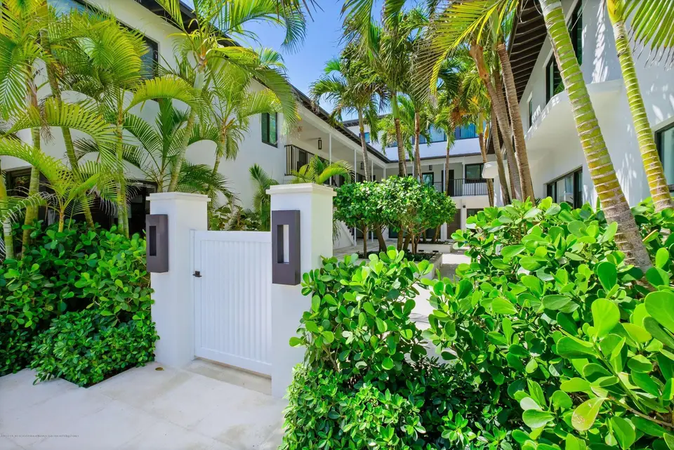 122 Peruvian Avenue 7, Palm Beach, FL 33480