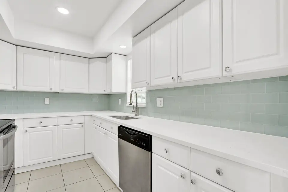 10249 N Military Trail Apt 201, Palm Beach Gardens, FL 33410