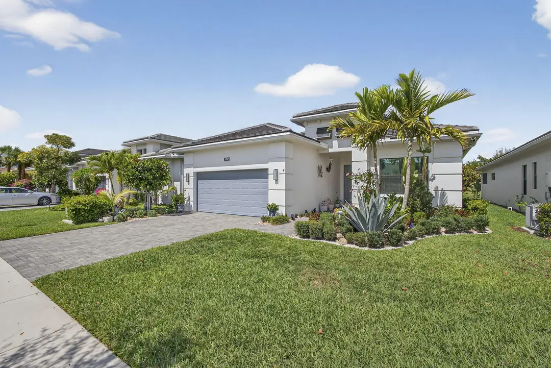 5492 St Armands Way, West Lake, FL