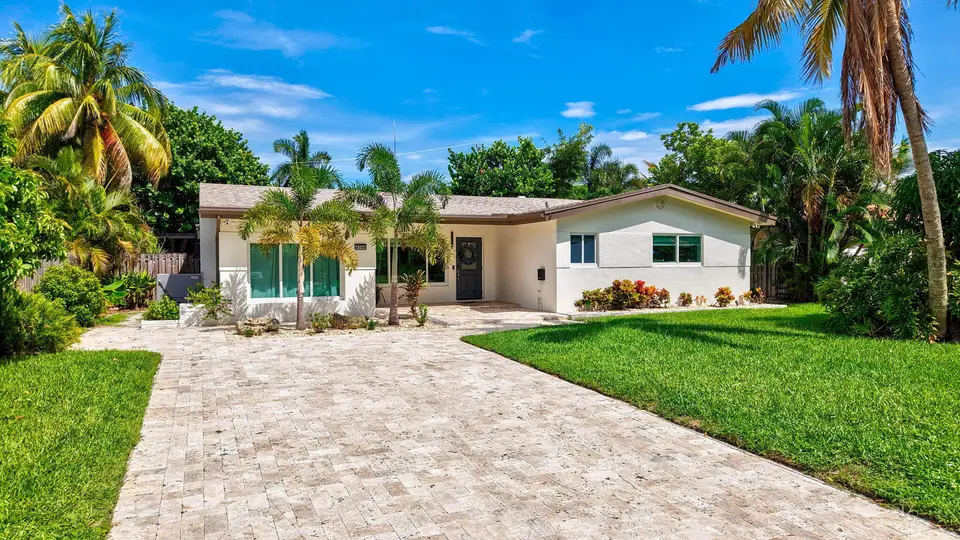 4760 NE 17th Avenue, Oakland Park, FL 33334