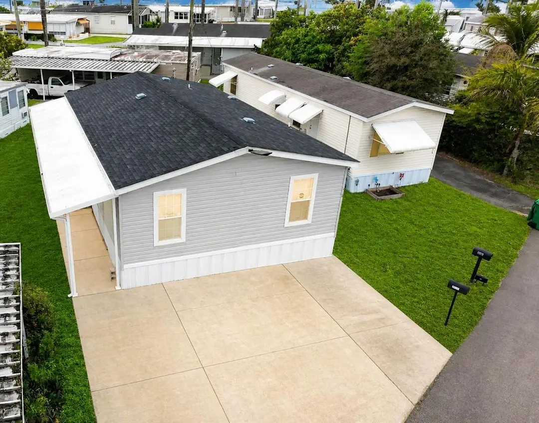 8516 SW 17th Court, Davie, FL 33324