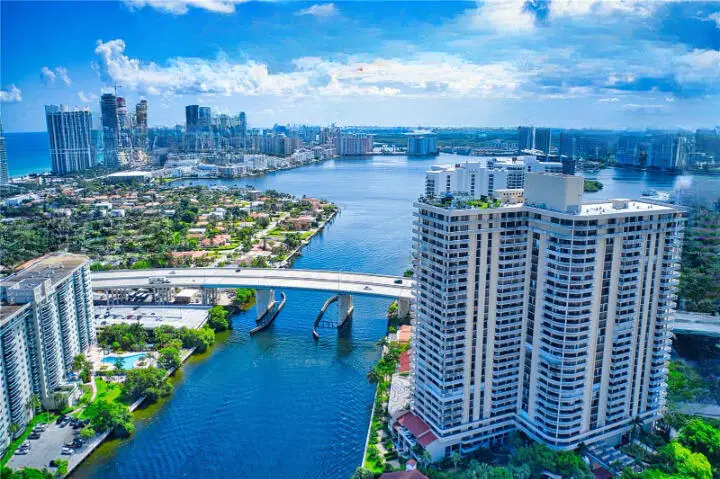 19355 Turnberry Way 3d, Miami, FL 33180