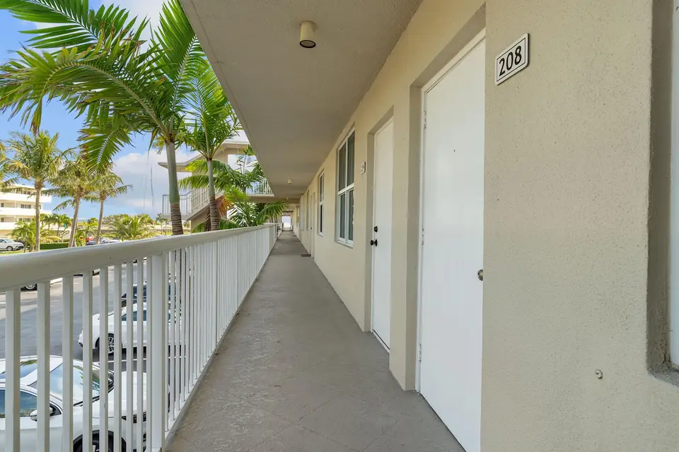 2565 S Ocean Boulevard 208, Palm Beach, FL 33480