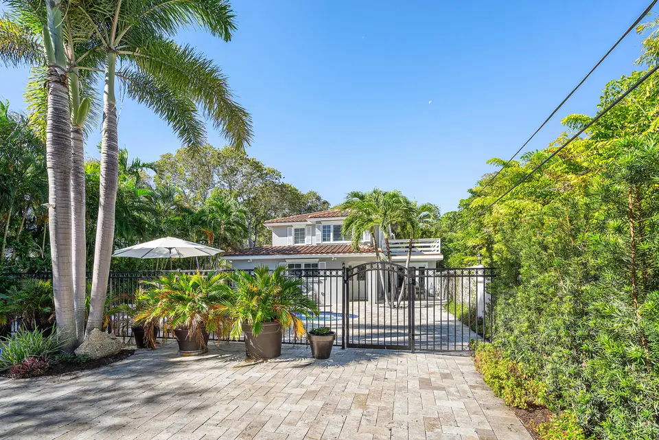 820 Palm Trail, Delray Beach, FL 33483