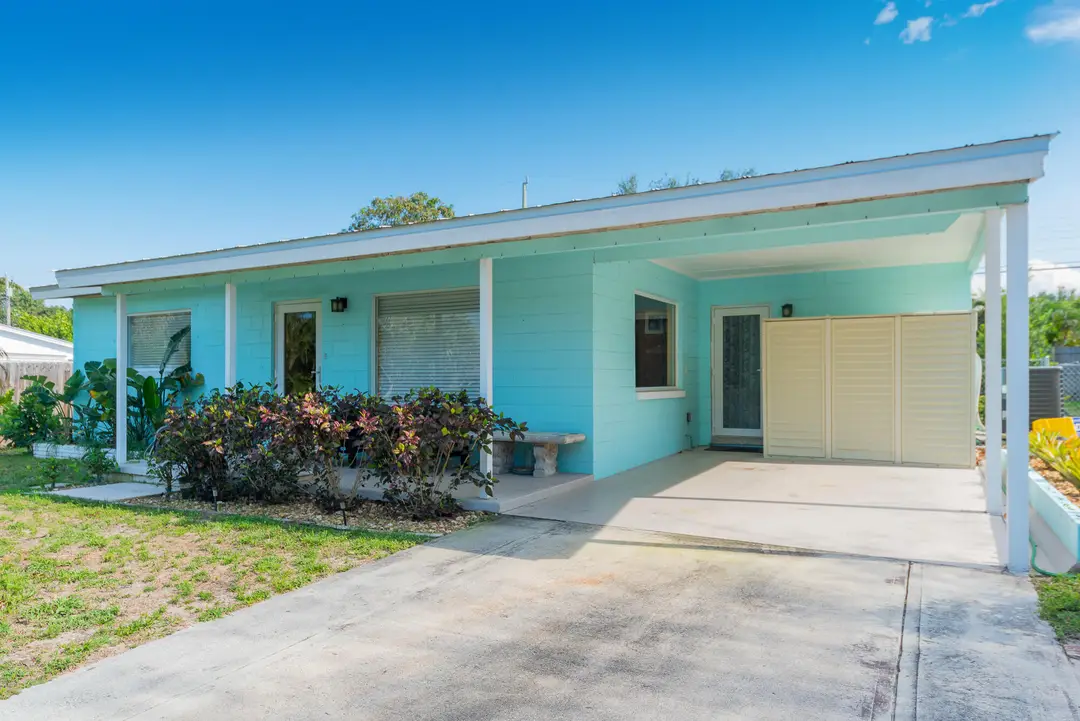 2574 NE Roberta St, Jensen Beach, FL 349