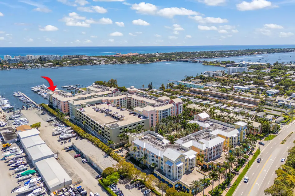 806 E Windward Way 403, Lantana, FL 33462