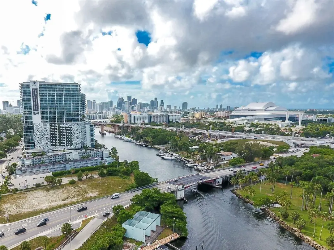 1740 nw n river - view river