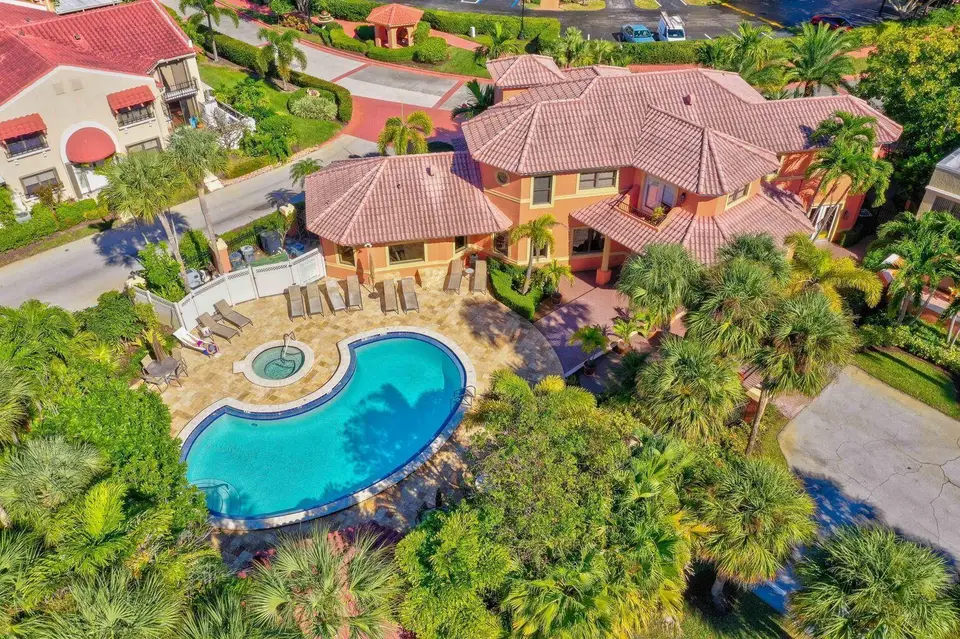 800 Uno Lago Drive 302, Juno Beach, FL 33408