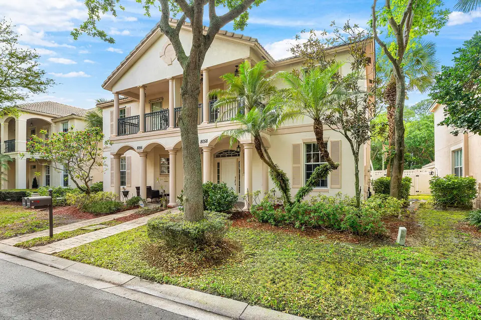 8058 Murano Circle, Palm Beach Gardens, FL 33418