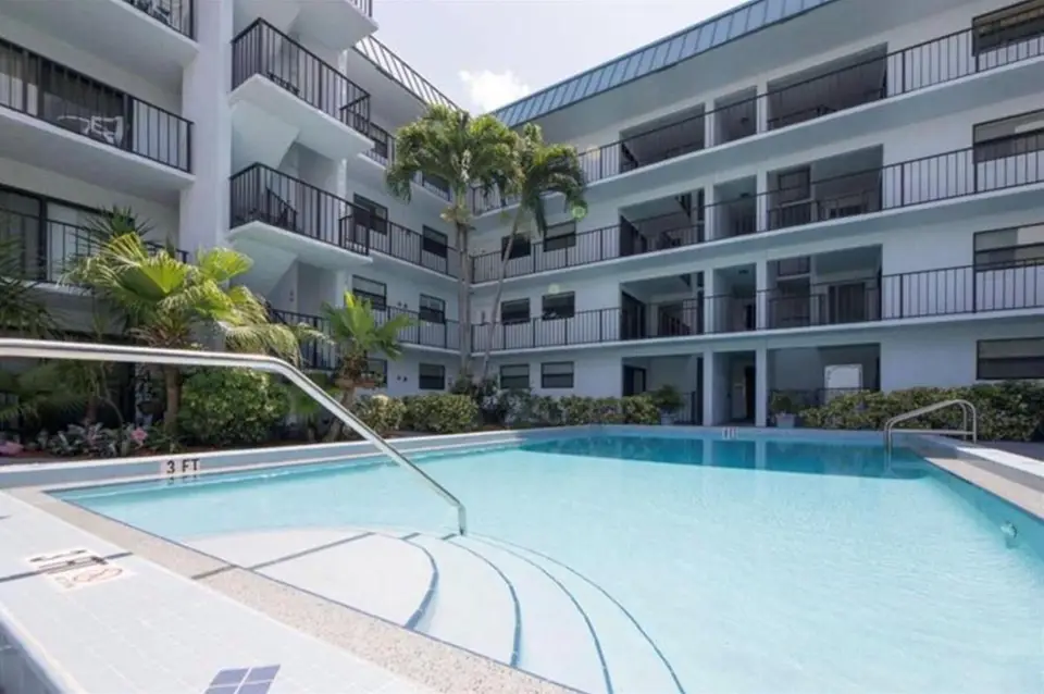 1975 SE 3rd Street 403, Deerfield Beach, FL 33441