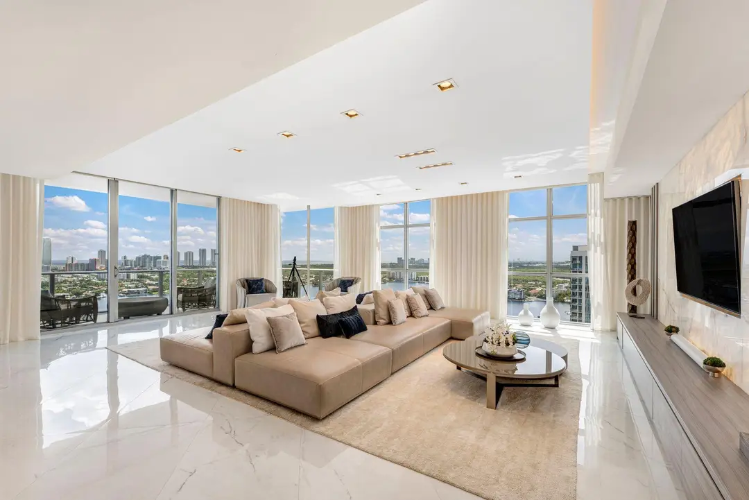 17301 Biscayne Blvd_1oakstudios_09