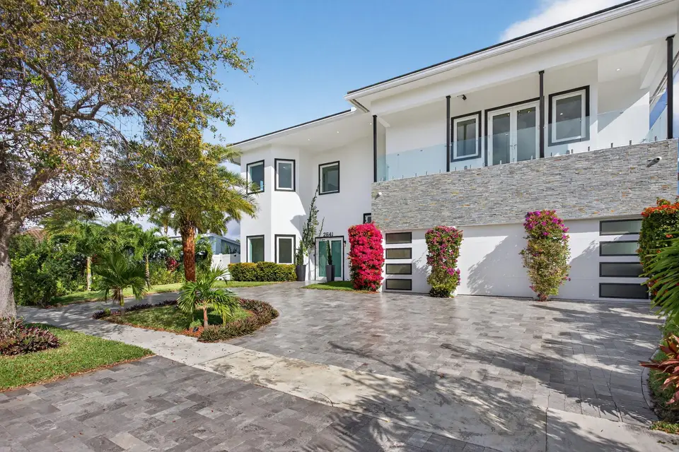 2641 NE 48th Street, Lighthouse Point, FL 33064