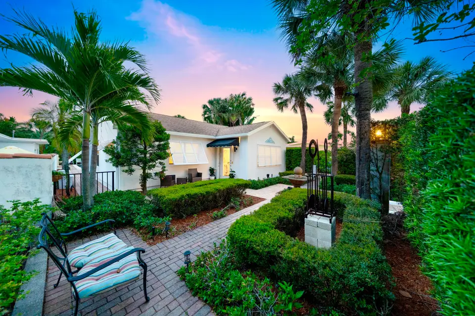 205 N 18th Ave Avenue N, Lake Worth Beach, FL 33460