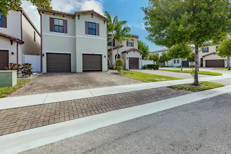 6026 Pine Tree Way 6026, Riviera Beach, FL 33410