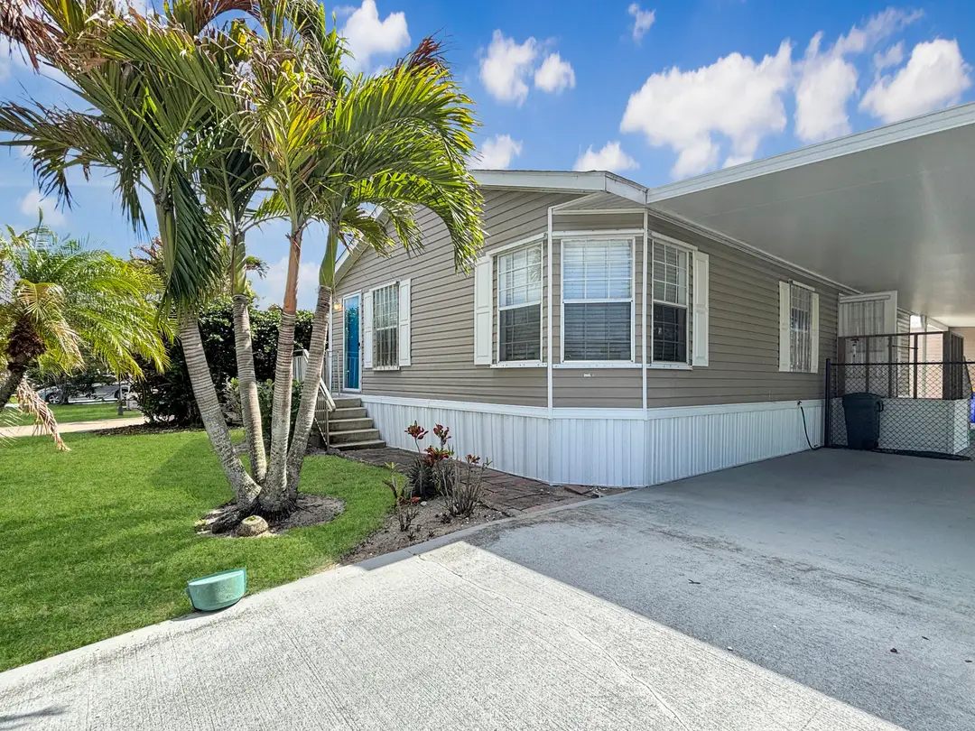 7568 SE Swan Avenue, Hobe Sound, FL 33455